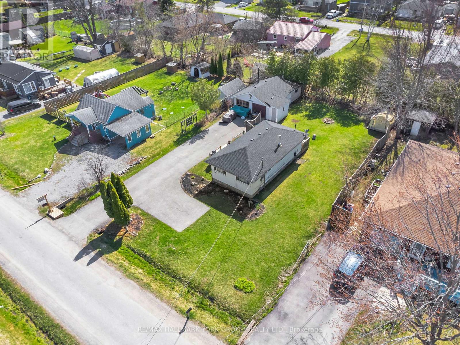 Photo 8 of 122 Sunset Beach Road, Georgina ON