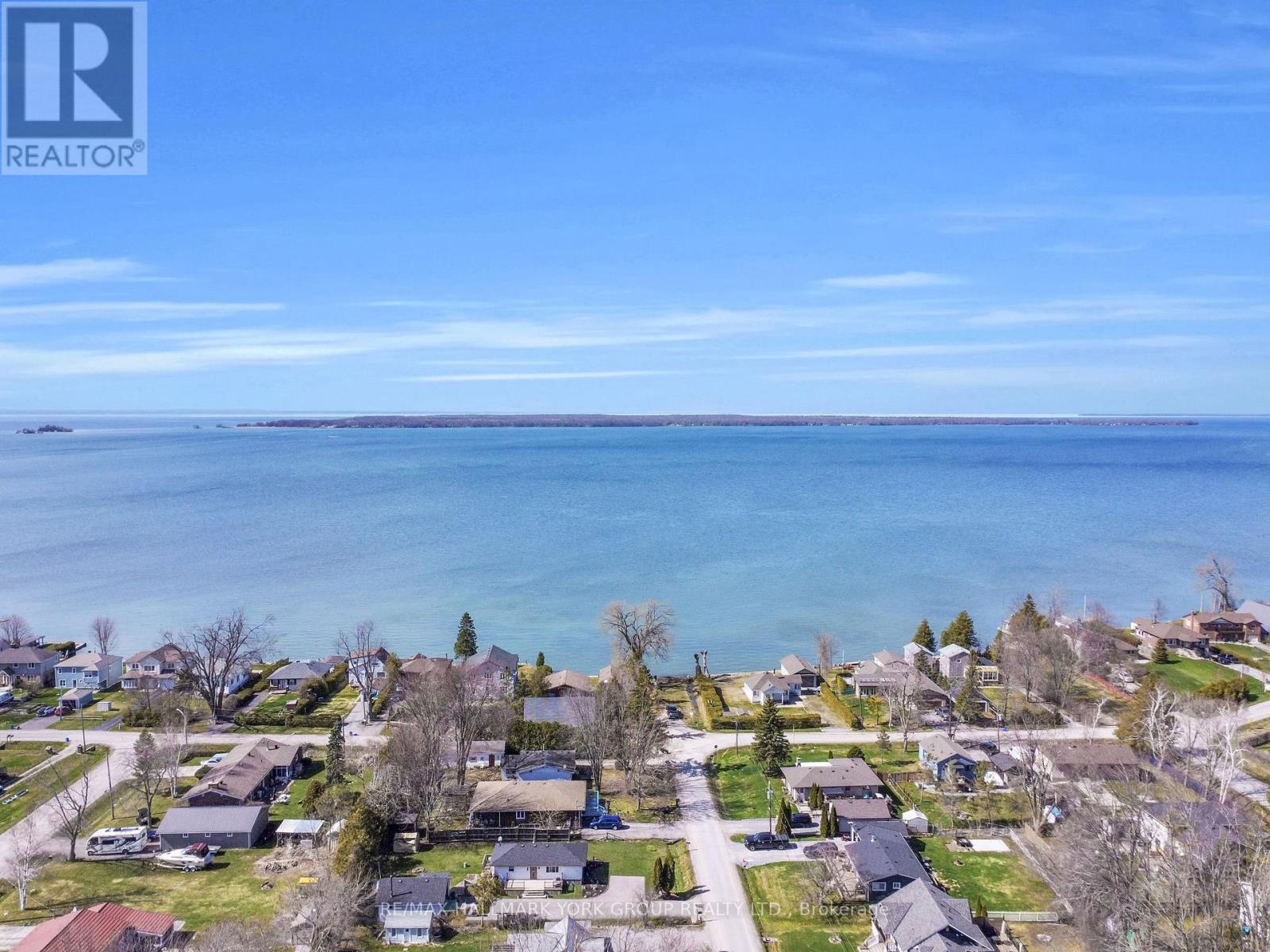 Photo 13 of 122 Sunset Beach Road, Georgina ON