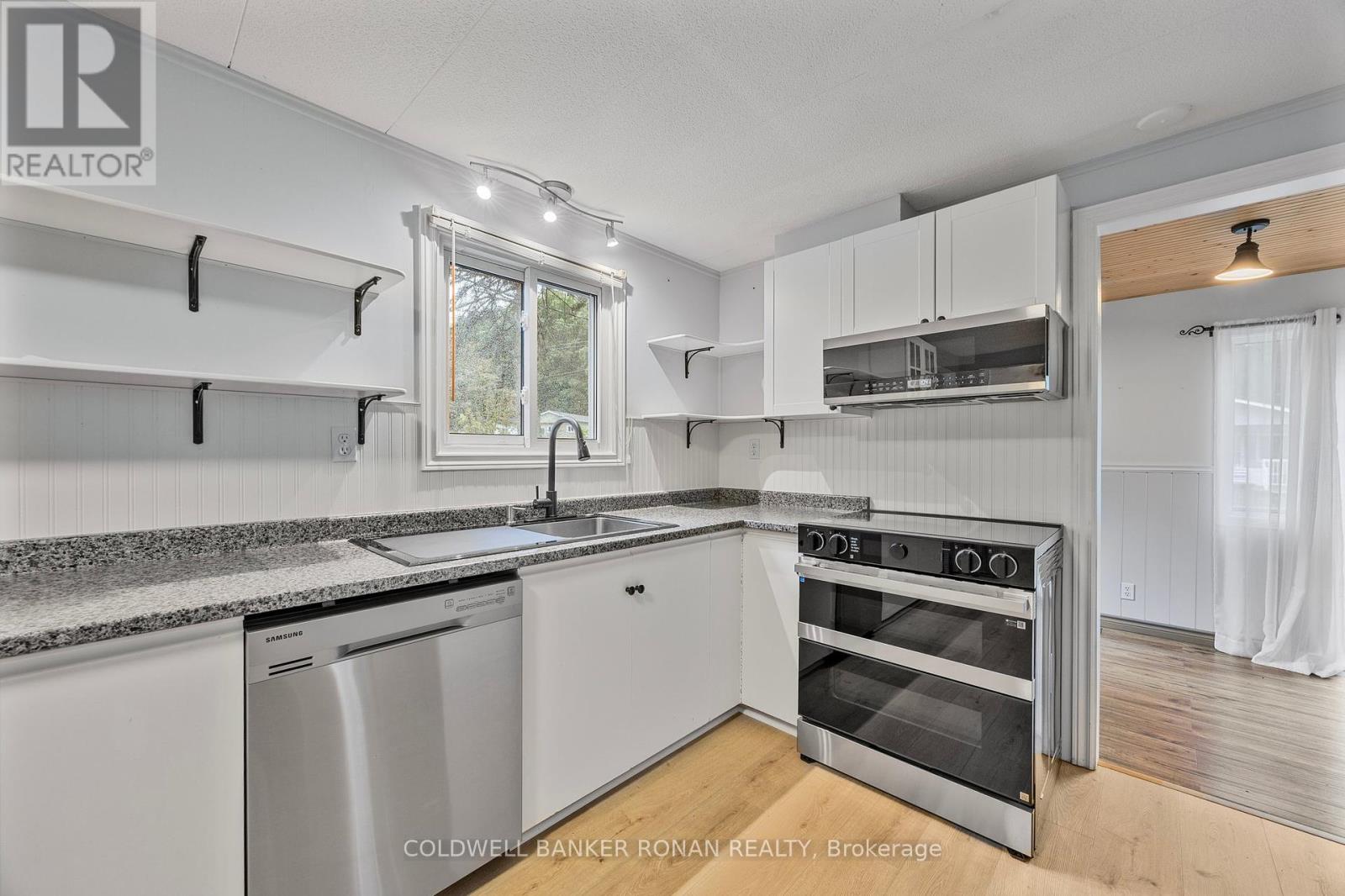 Photo 21 of 63 525 Midland Point Road, Midland ON