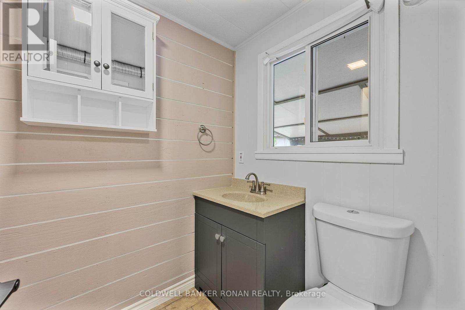 Photo 35 of 63 525 Midland Point Road, Midland ON