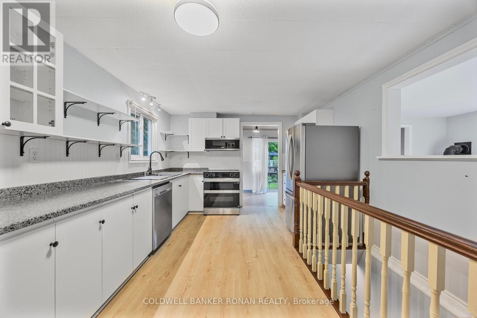 Photo 8 of 63 525 Midland Point Road, Midland ON