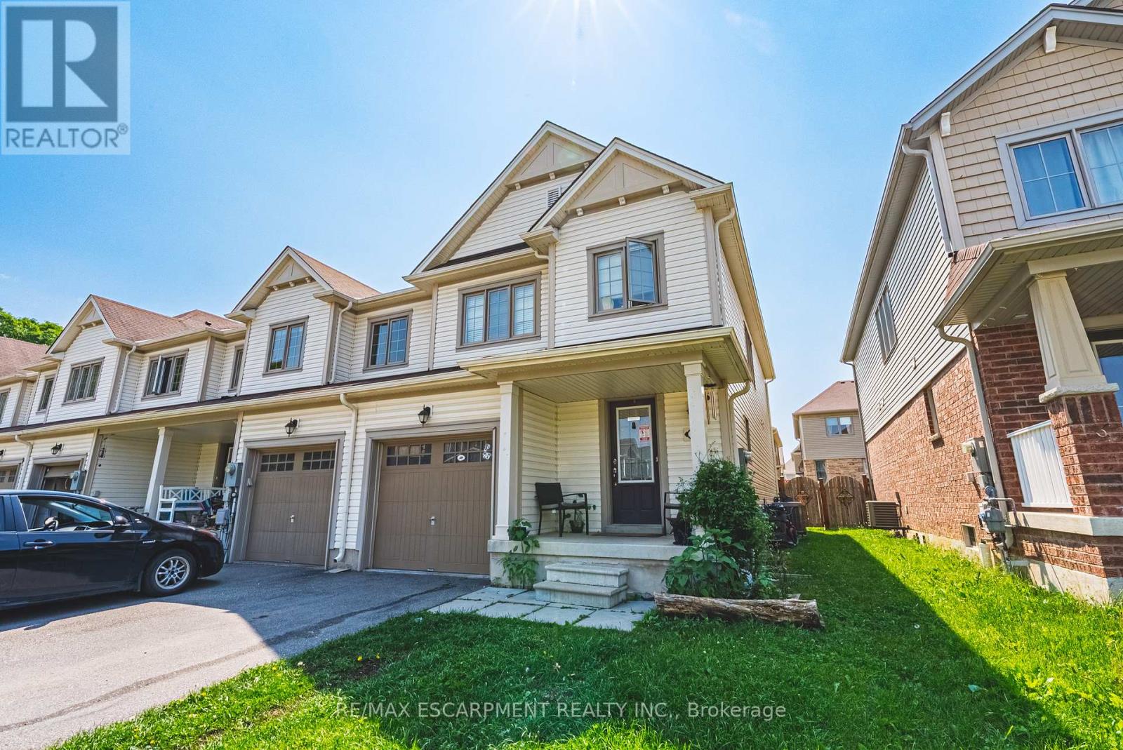 Photo 12 of 8258 Tulip Tree Drive, Niagara Falls ON