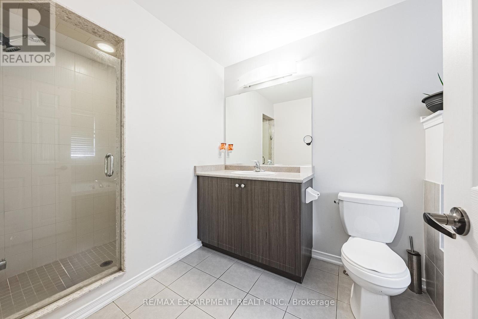 Photo 2 of 8258 Tulip Tree Drive, Niagara Falls ON