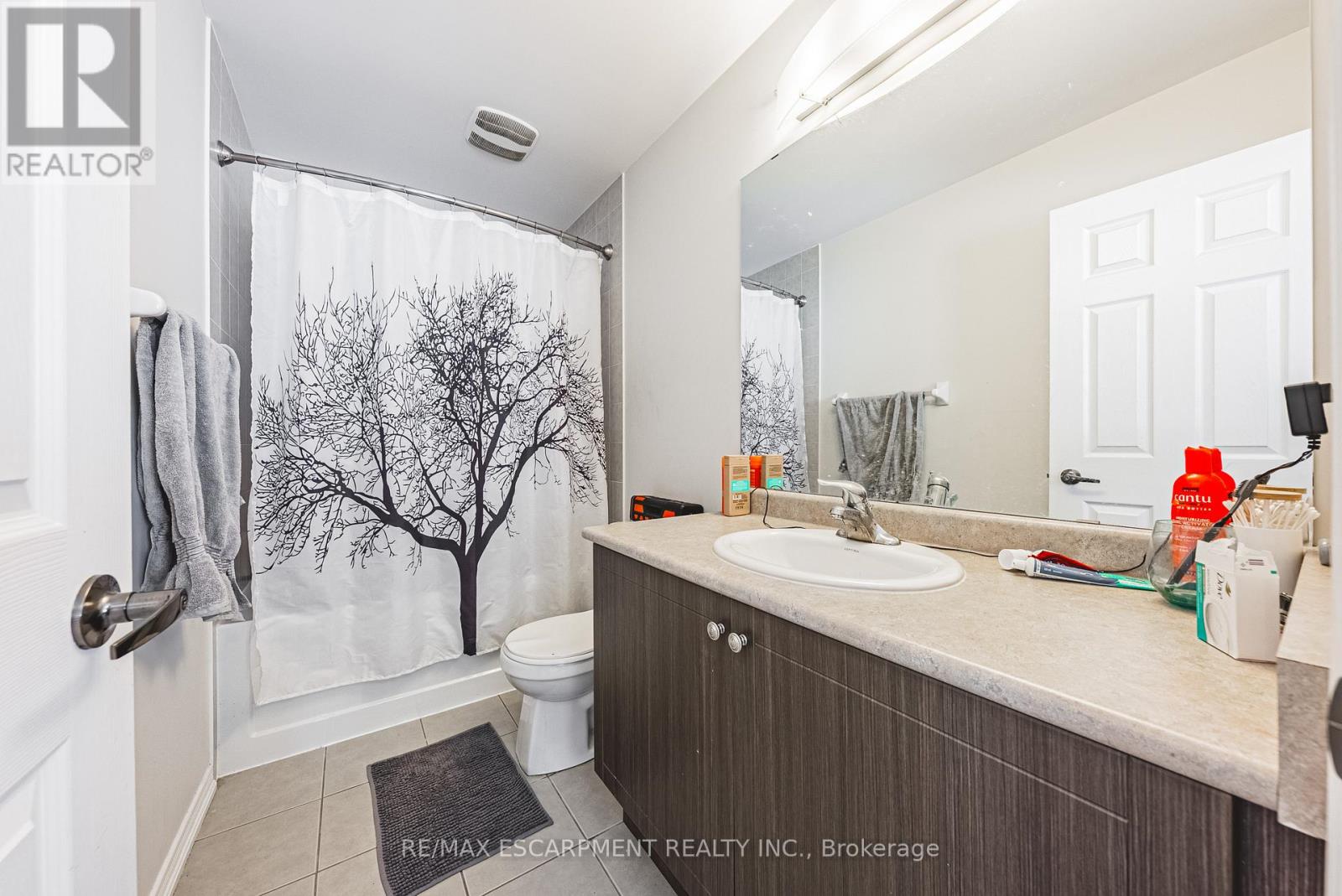 Photo 14 of 8258 Tulip Tree Drive, Niagara Falls ON