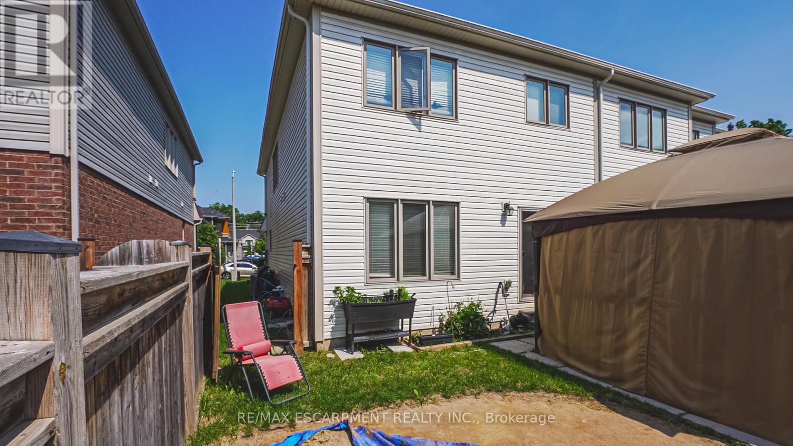 Photo 9 of 8258 Tulip Tree Drive, Niagara Falls ON