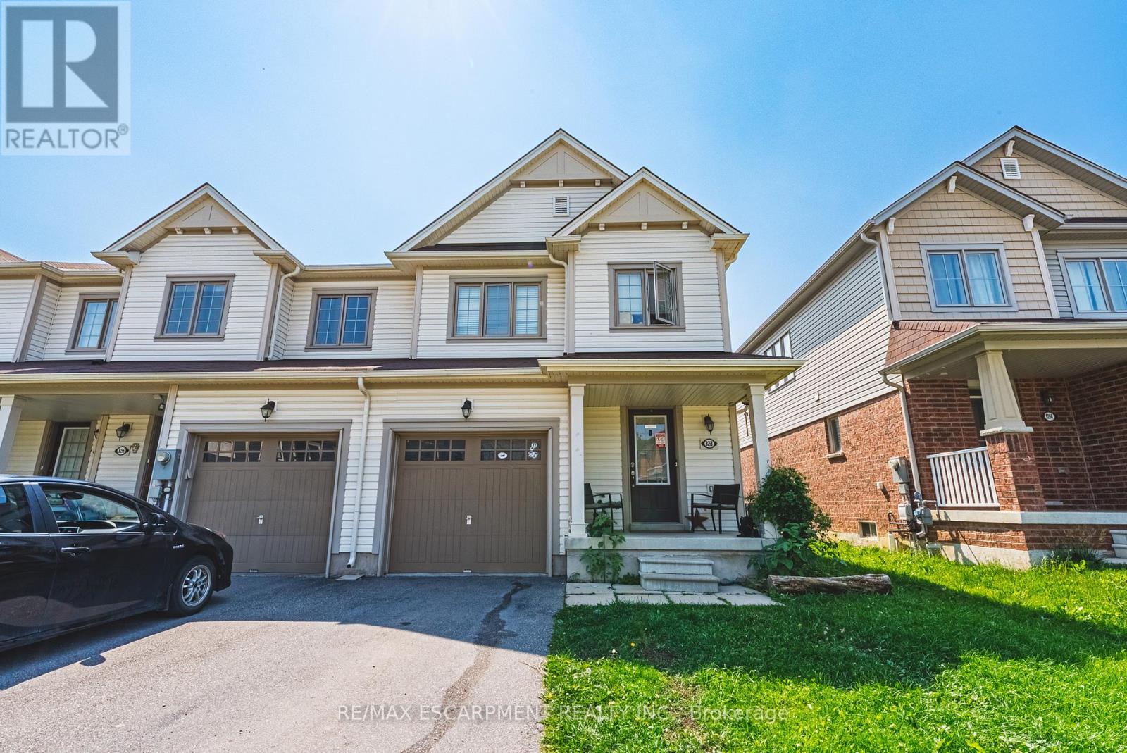 Photo 4 of 8258 Tulip Tree Drive, Niagara Falls ON
