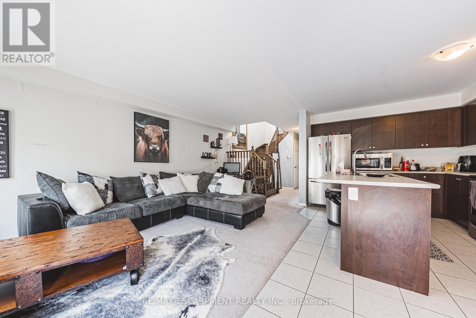 Photo 8 of 8258 Tulip Tree Drive, Niagara Falls ON