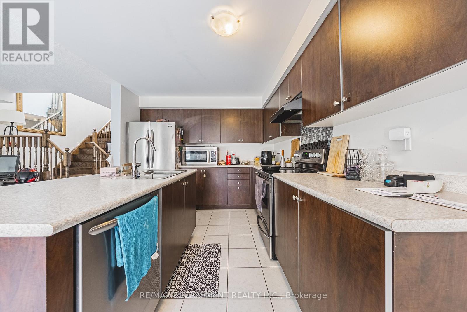 Photo 11 of 8258 Tulip Tree Drive, Niagara Falls ON