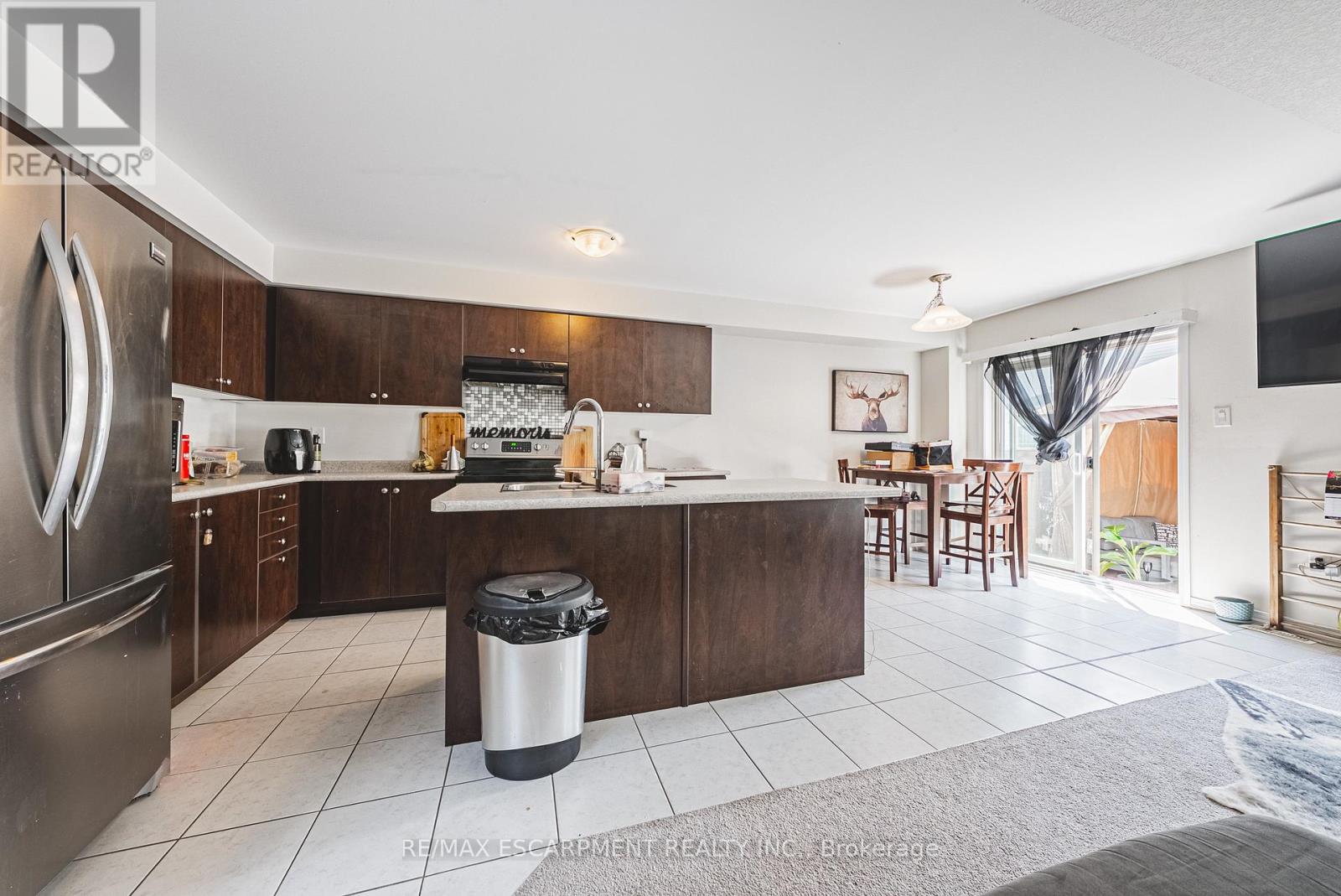 Photo 5 of 8258 Tulip Tree Drive, Niagara Falls ON