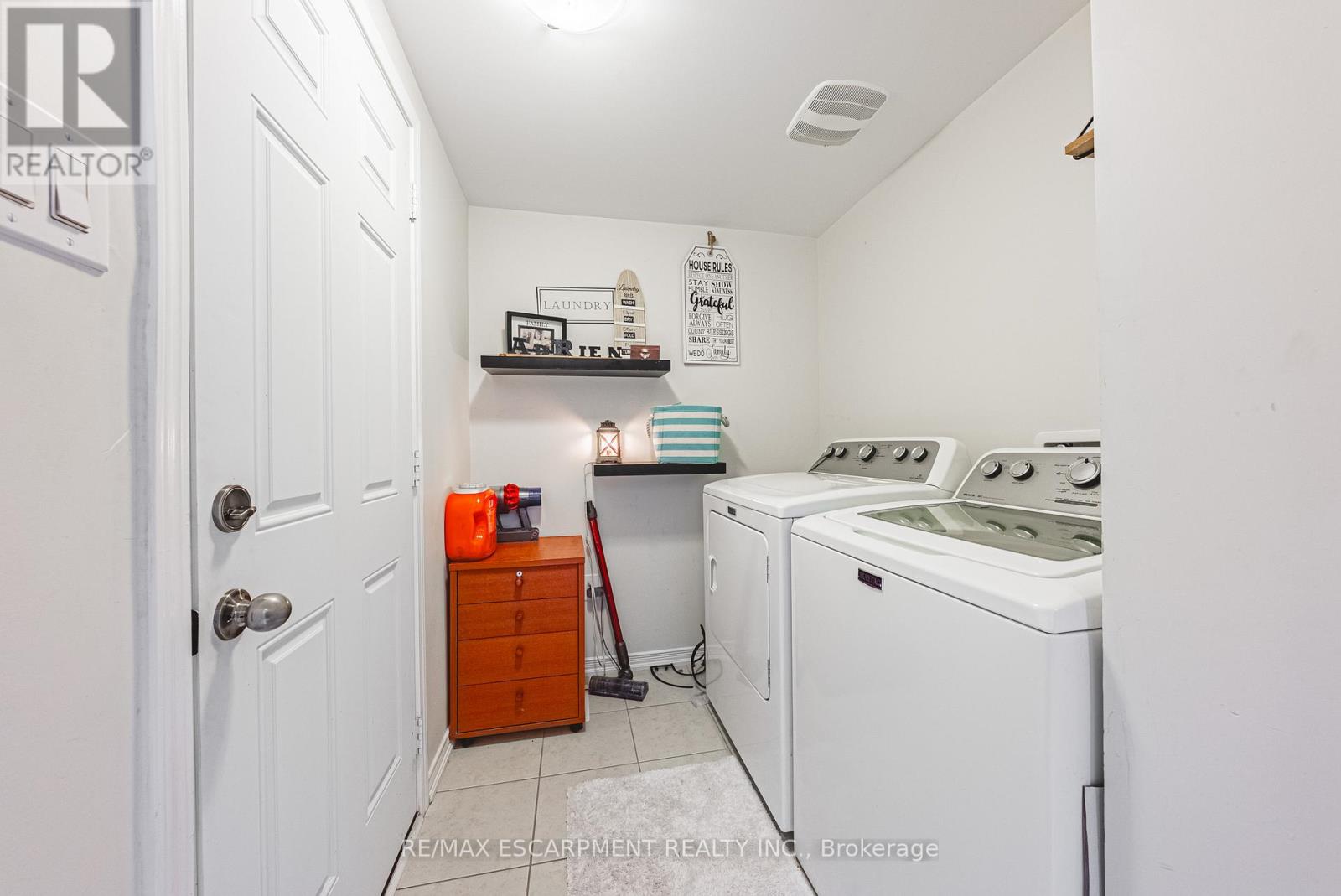 Photo 1 of 8258 Tulip Tree Drive, Niagara Falls ON