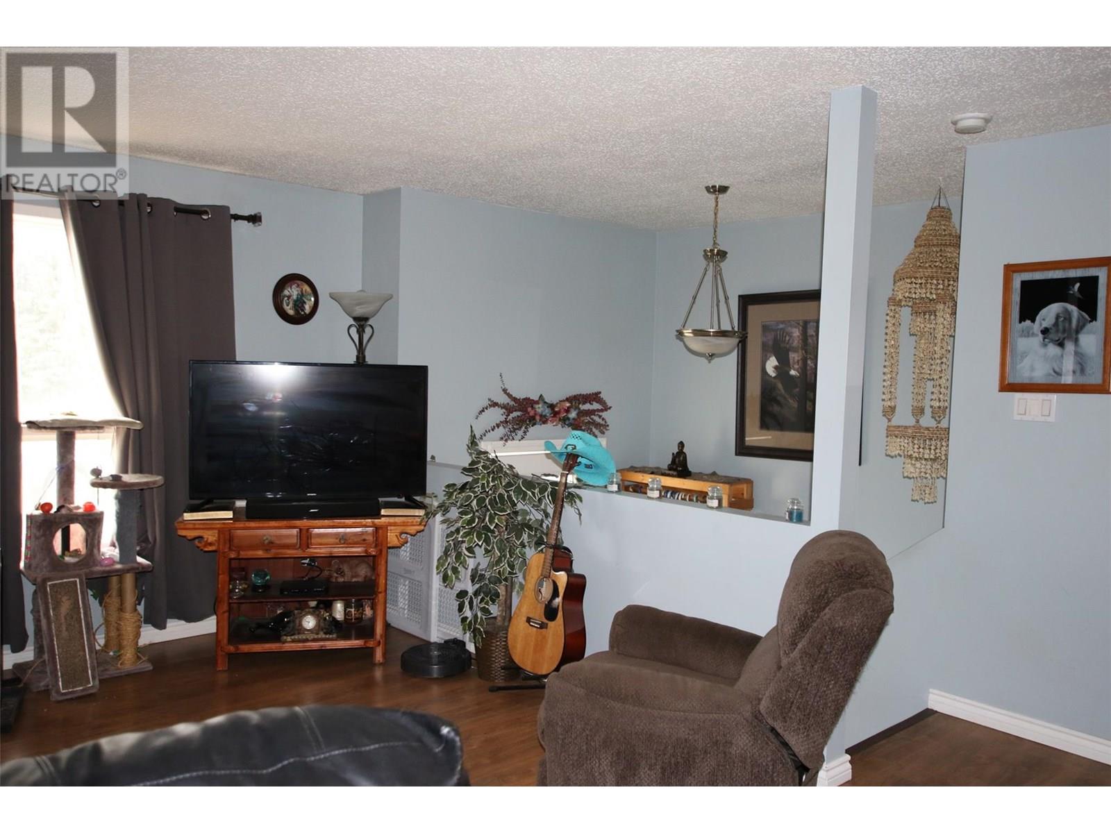 Photo 9 of 119 Spruce Avenue, Tumbler Ridge BC