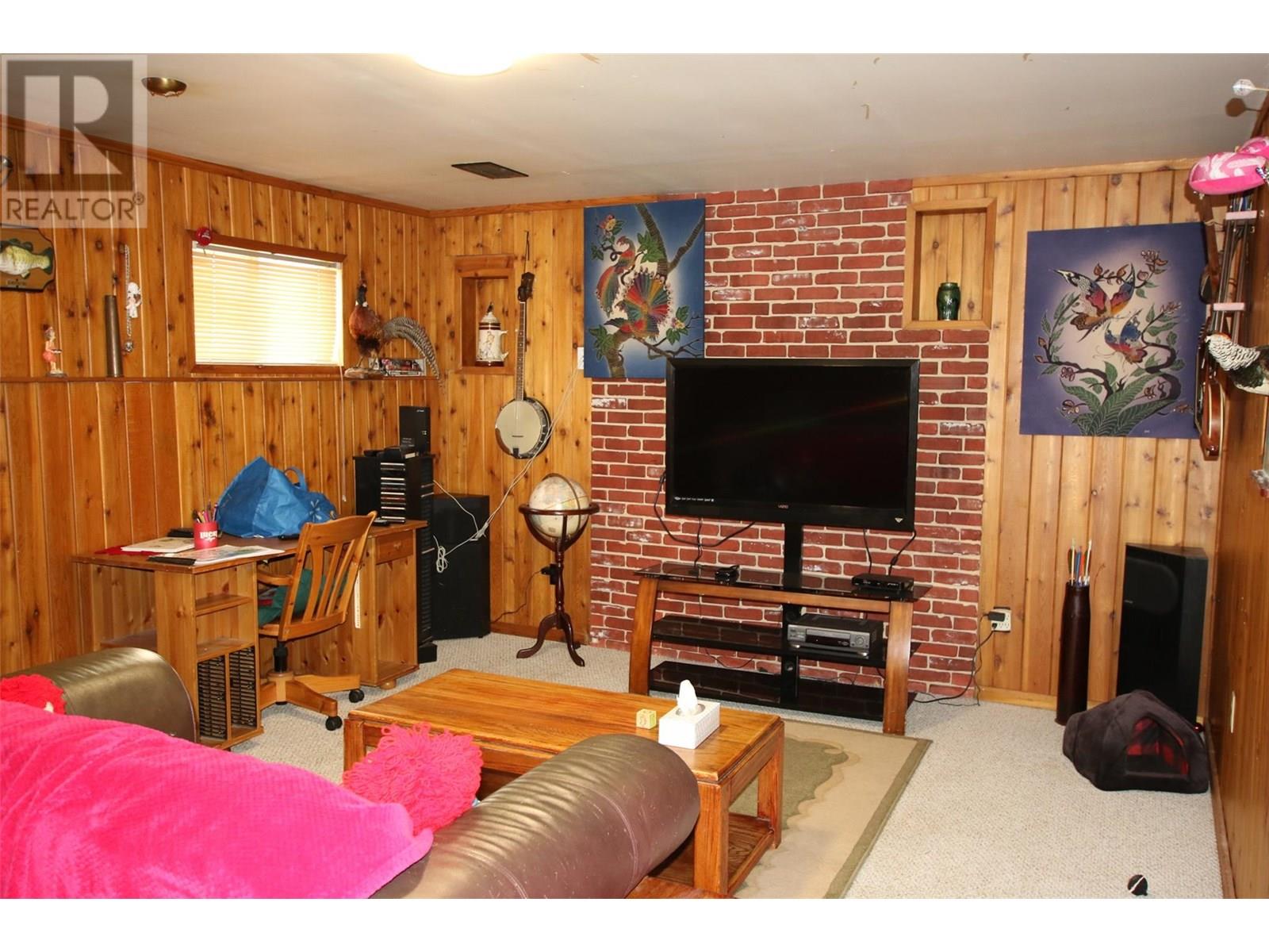 Photo 5 of 119 Spruce Avenue, Tumbler Ridge BC
