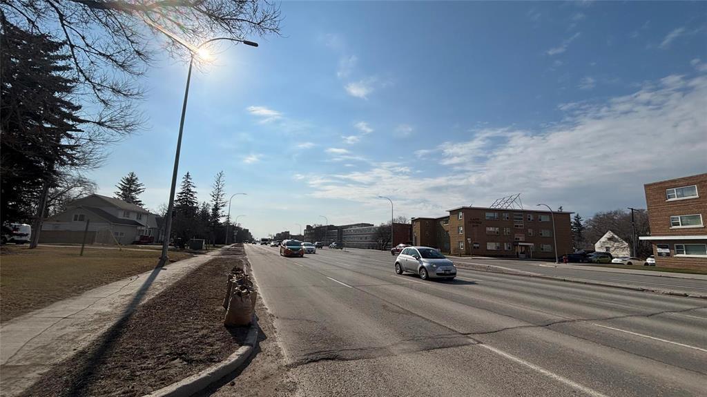 Photo 16 of 2194 Portage Avenue, Winnipeg MB