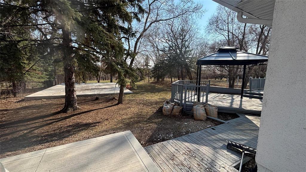 Photo 9 of 2194 Portage Avenue, Winnipeg MB