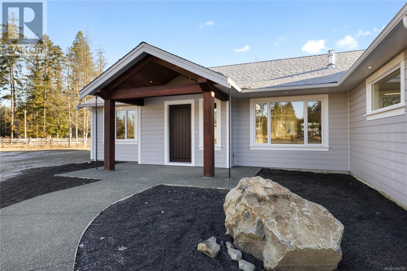 Photo 2 of 1230 1232 Station Rd, Coombs BC