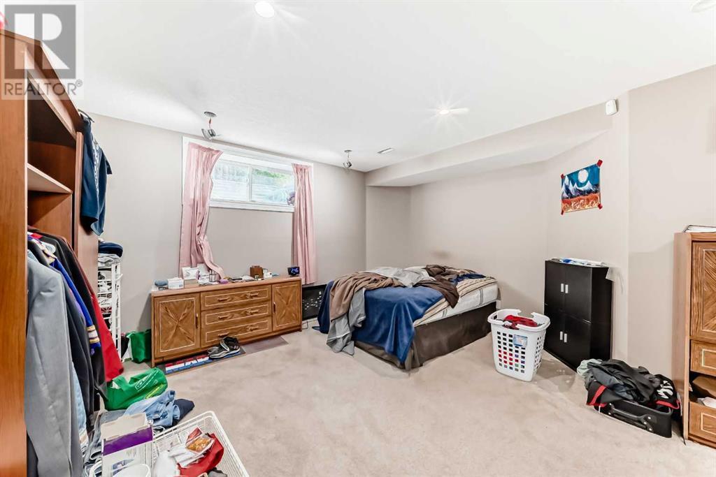 Single Family House for Sale in  Shawbrooke Park SW Shawnessy Calgary 