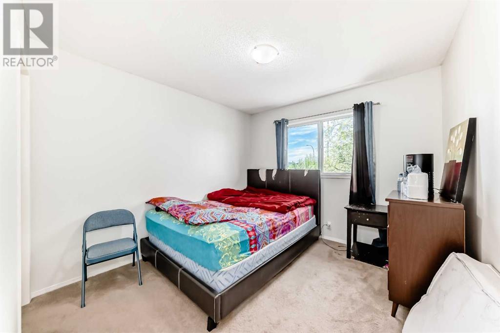 Single Family House for Sale in  Shawbrooke Park SW Shawnessy Calgary 