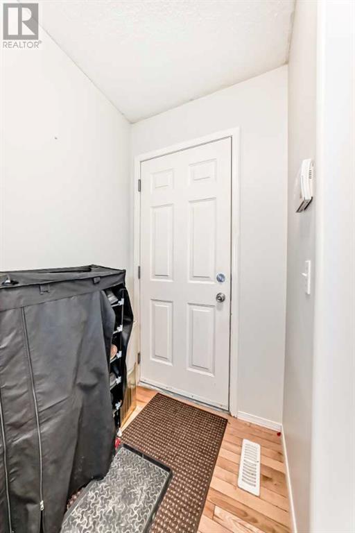 Single Family House for Sale in  Shawbrooke Park SW Shawnessy Calgary 