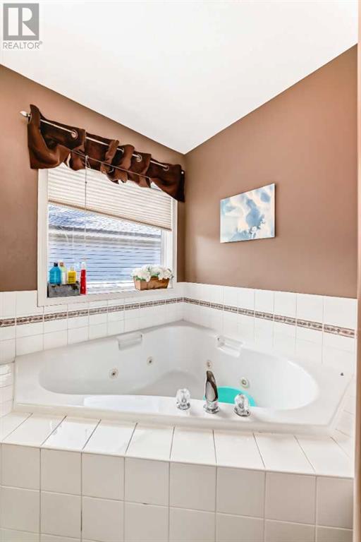 Single Family House for Sale in  Shawbrooke Park SW Shawnessy Calgary 