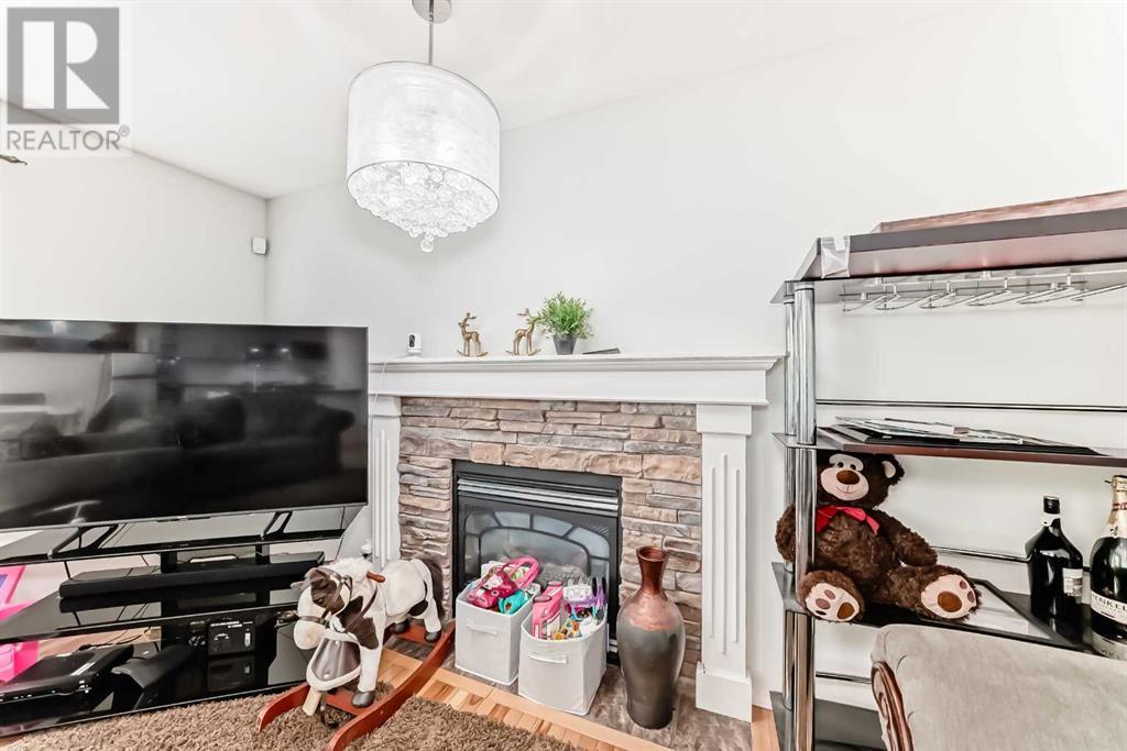 Single Family House for Sale in  Shawbrooke Park SW Shawnessy Calgary 