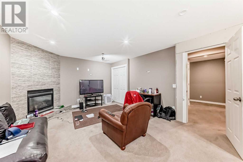 Single Family House for Sale in  Shawbrooke Park SW Shawnessy Calgary 