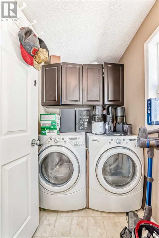 Single Family House for Sale in  Shawbrooke Park SW Shawnessy Calgary 