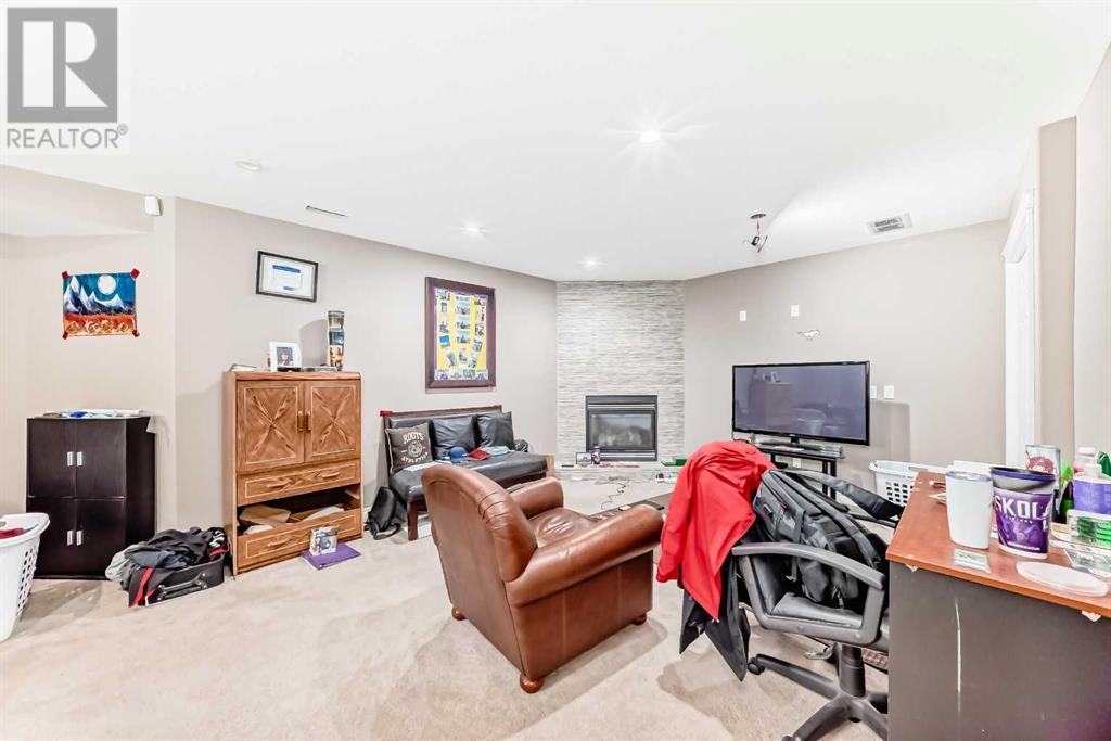 Single Family House for Sale in  Shawbrooke Park SW Shawnessy Calgary 