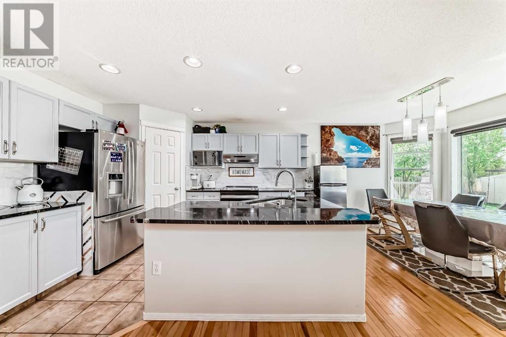 Single Family House for Sale in  Shawbrooke Park SW Shawnessy Calgary 