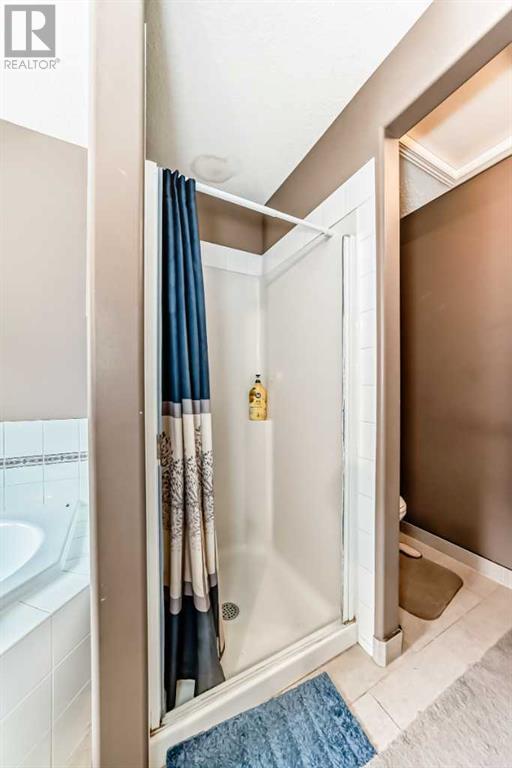 Single Family House for Sale in  Shawbrooke Park SW Shawnessy Calgary 