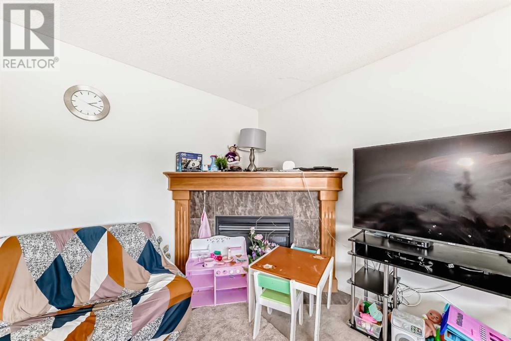 Single Family House for Sale in  Shawbrooke Park SW Shawnessy Calgary 