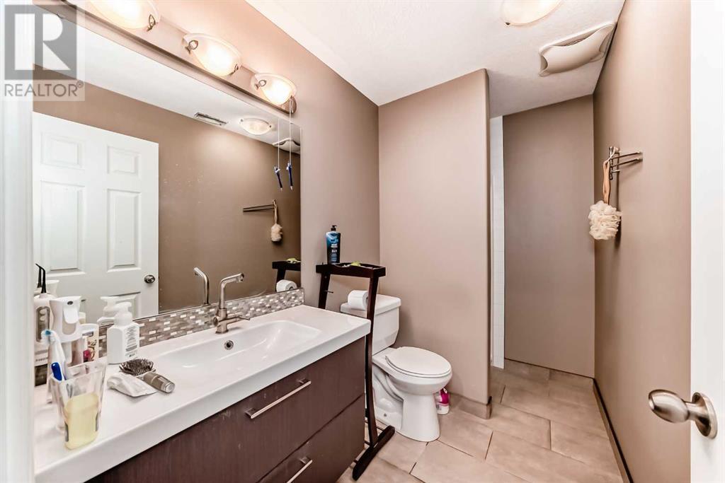 Single Family House for Sale in  Shawbrooke Park SW Shawnessy Calgary 