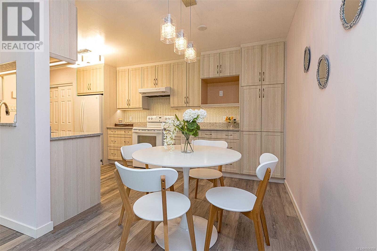 Single Family House for Sale in   Viewmont Ave Saanich 