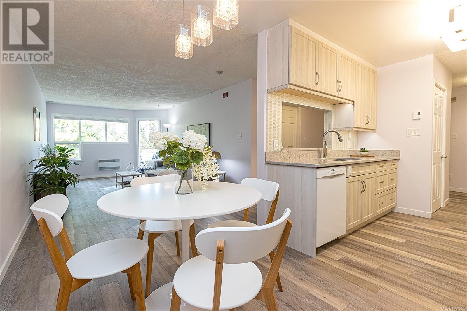 Single Family House for Sale in   Viewmont Ave Saanich 