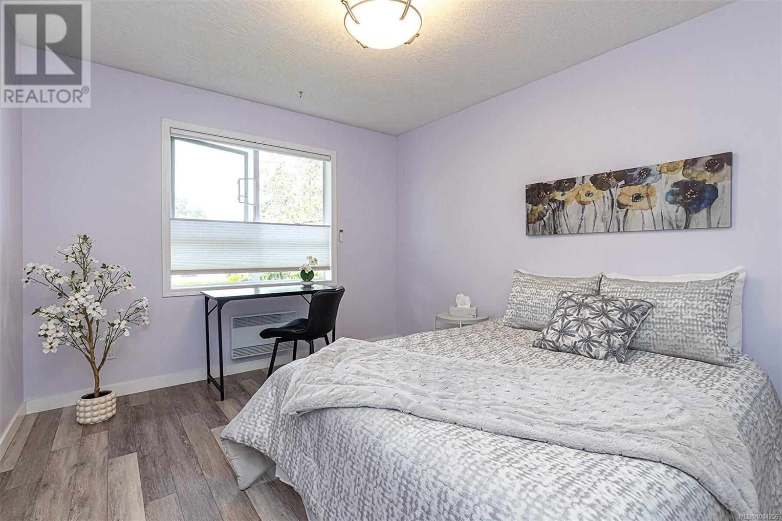 Single Family House for Sale in   Viewmont Ave Saanich 