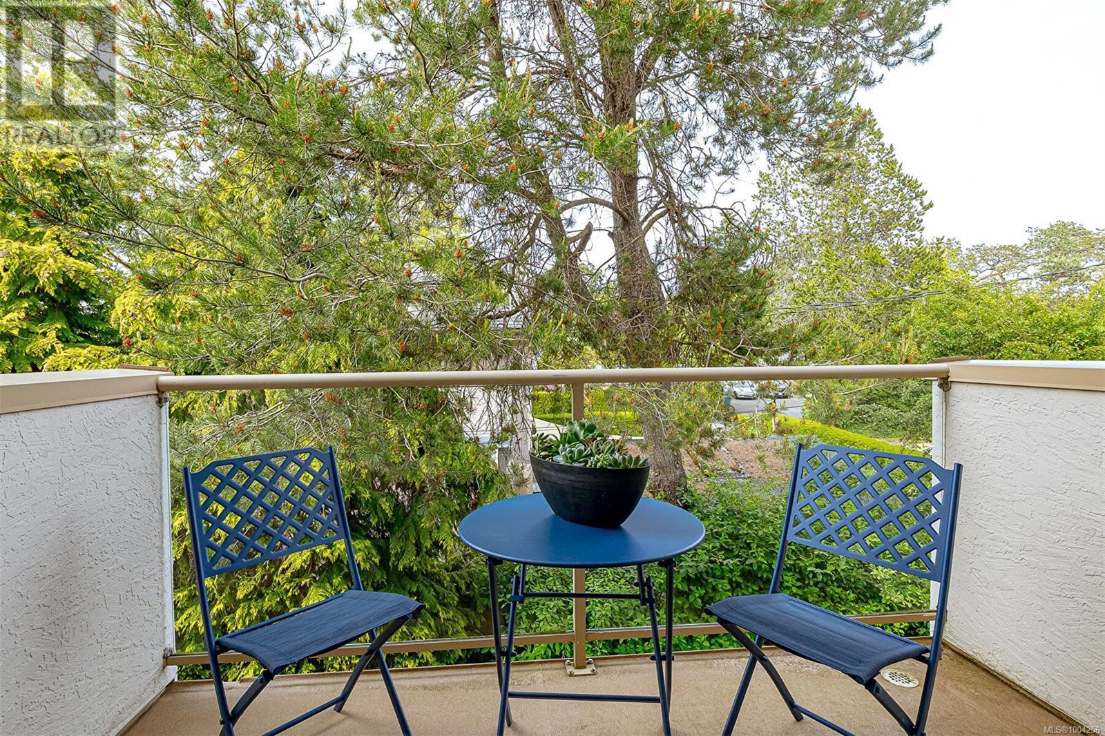 Single Family House for Sale in   Viewmont Ave Saanich 