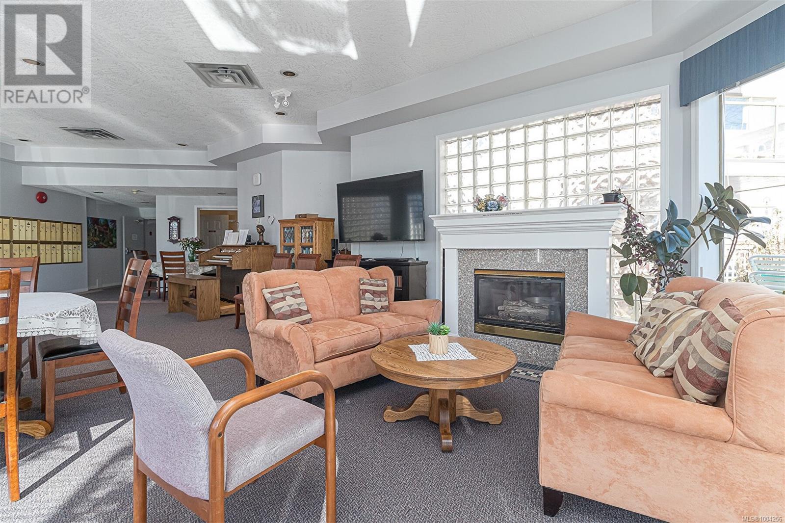 Single Family House for Sale in   Viewmont Ave Saanich 