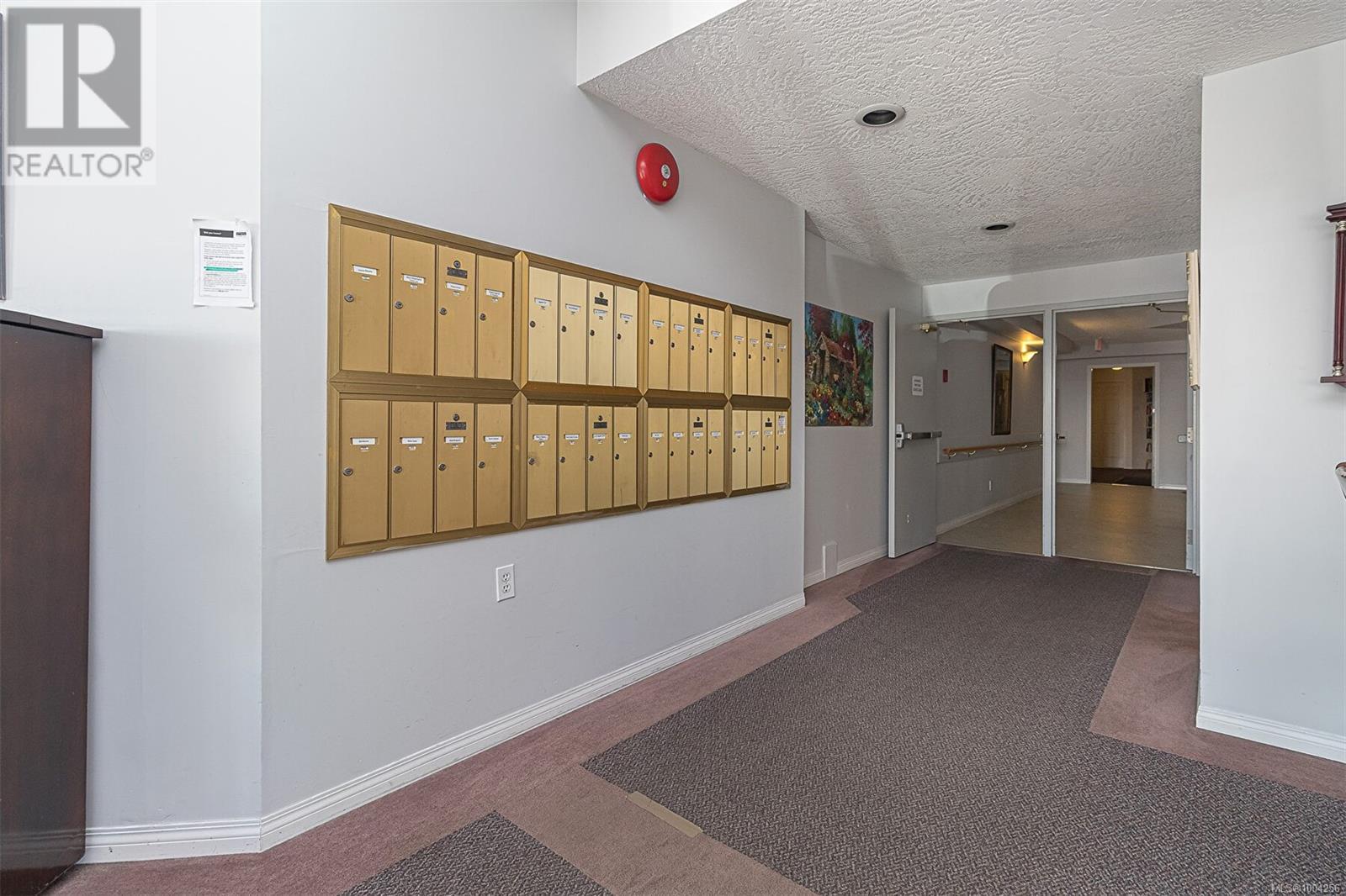 Single Family House for Sale in   Viewmont Ave Saanich 