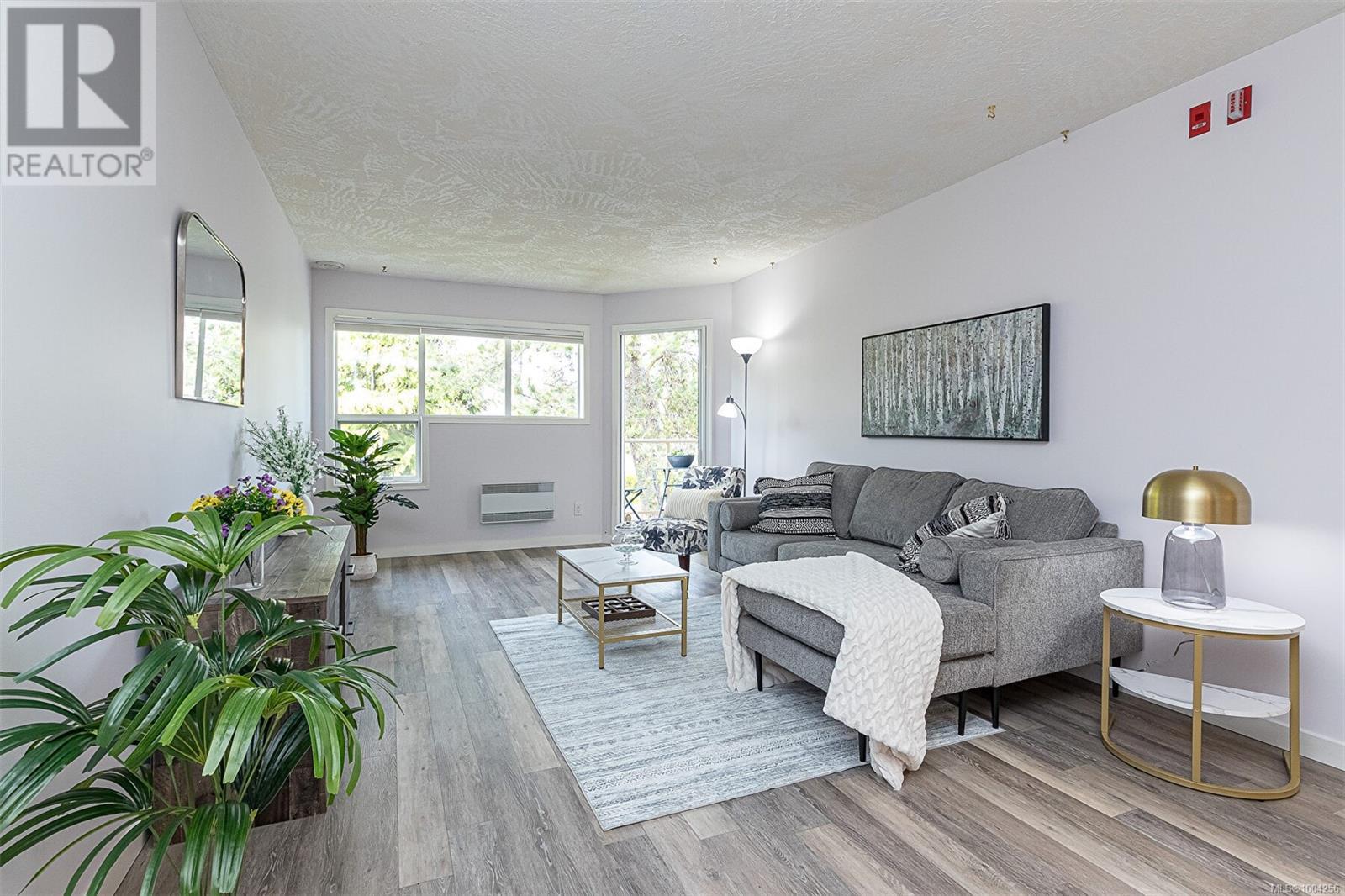 Single Family House for Sale in   Viewmont Ave Saanich 