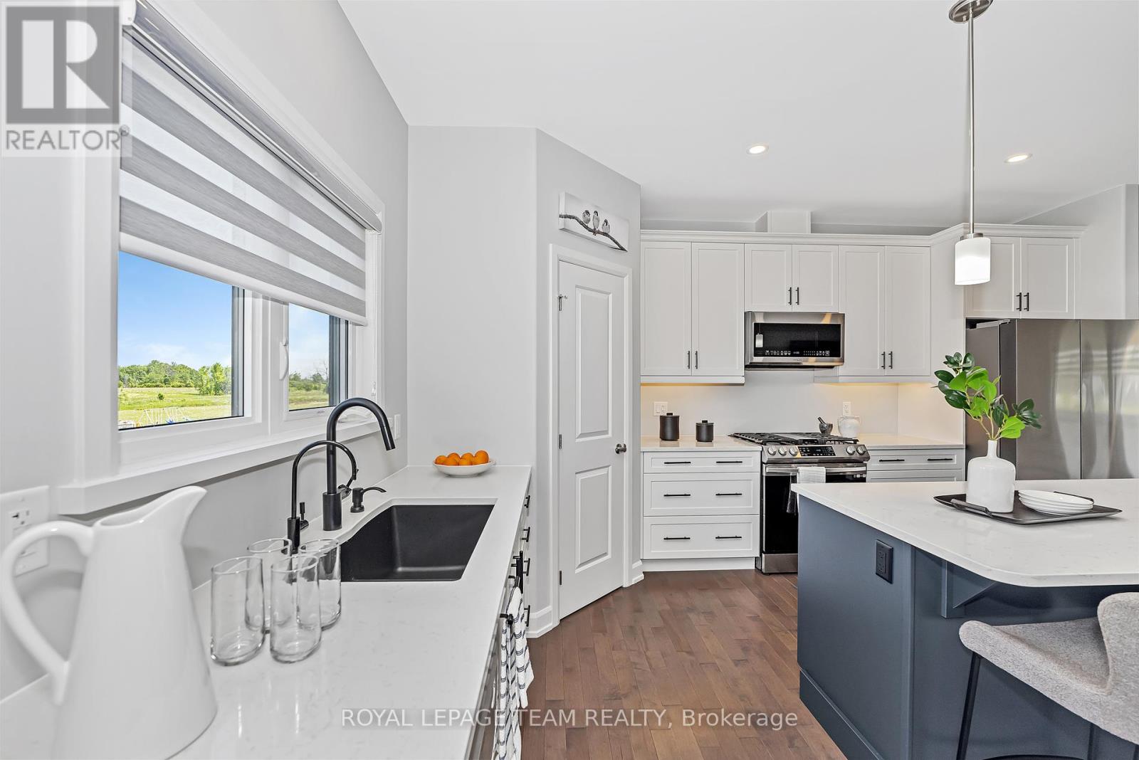 Photo 32 of 17 Isobel Mcewan Street, Mcnab Braeside ON