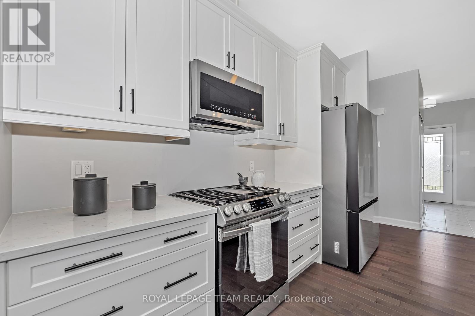 Photo 21 of 17 Isobel Mcewan Street, Mcnab Braeside ON