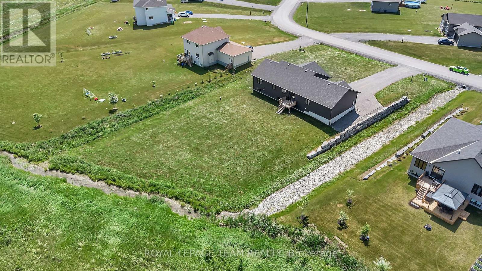 Photo 23 of 17 Isobel Mcewan Street, Mcnab Braeside ON