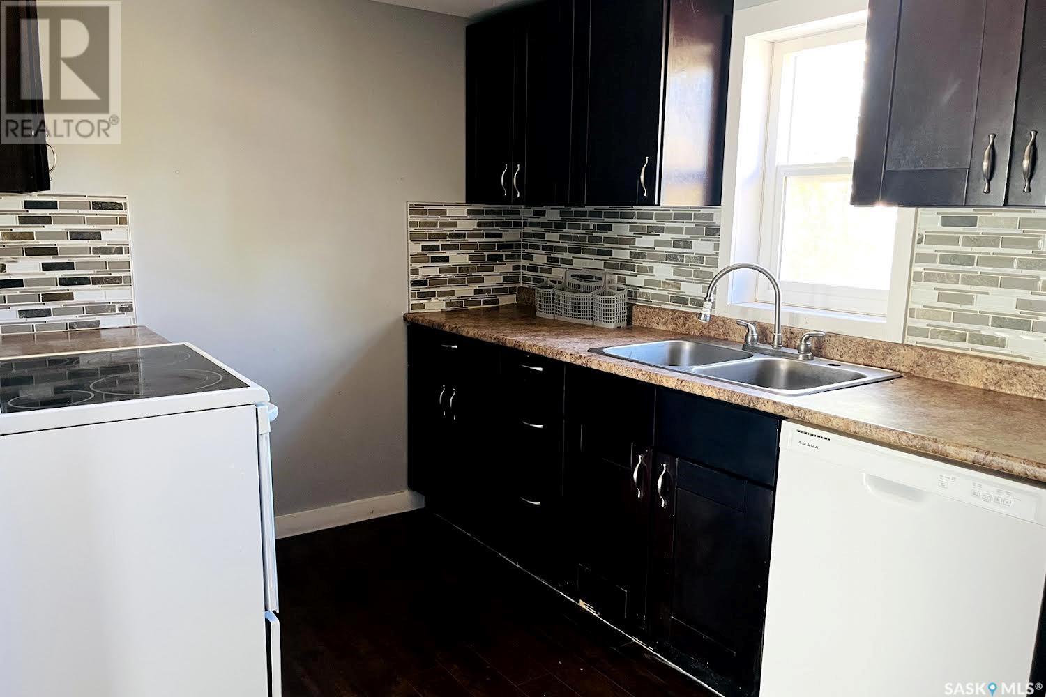 Photo 14 of 344 Lillooet Street W, Moose Jaw SK