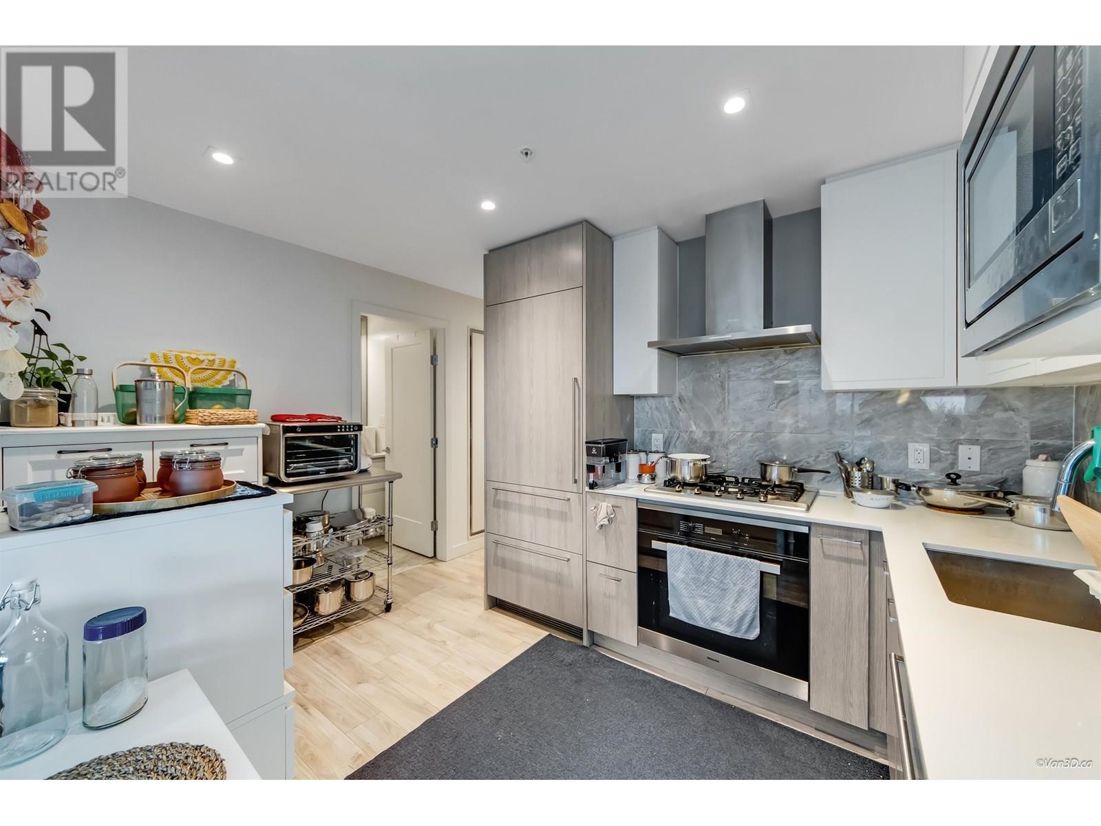 Photo 9 of 202 2288 Alpha Avenue, Burnaby BC
