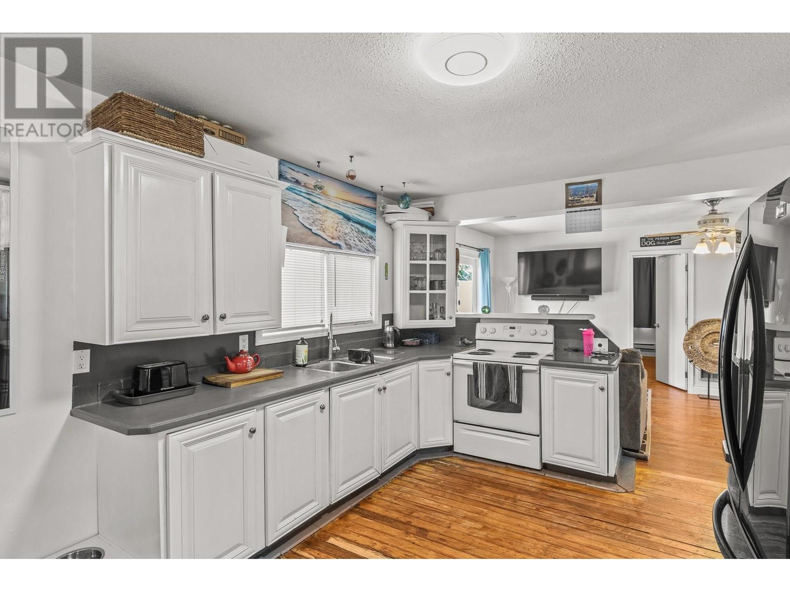  2293 Woodlawn Street, Kelowna