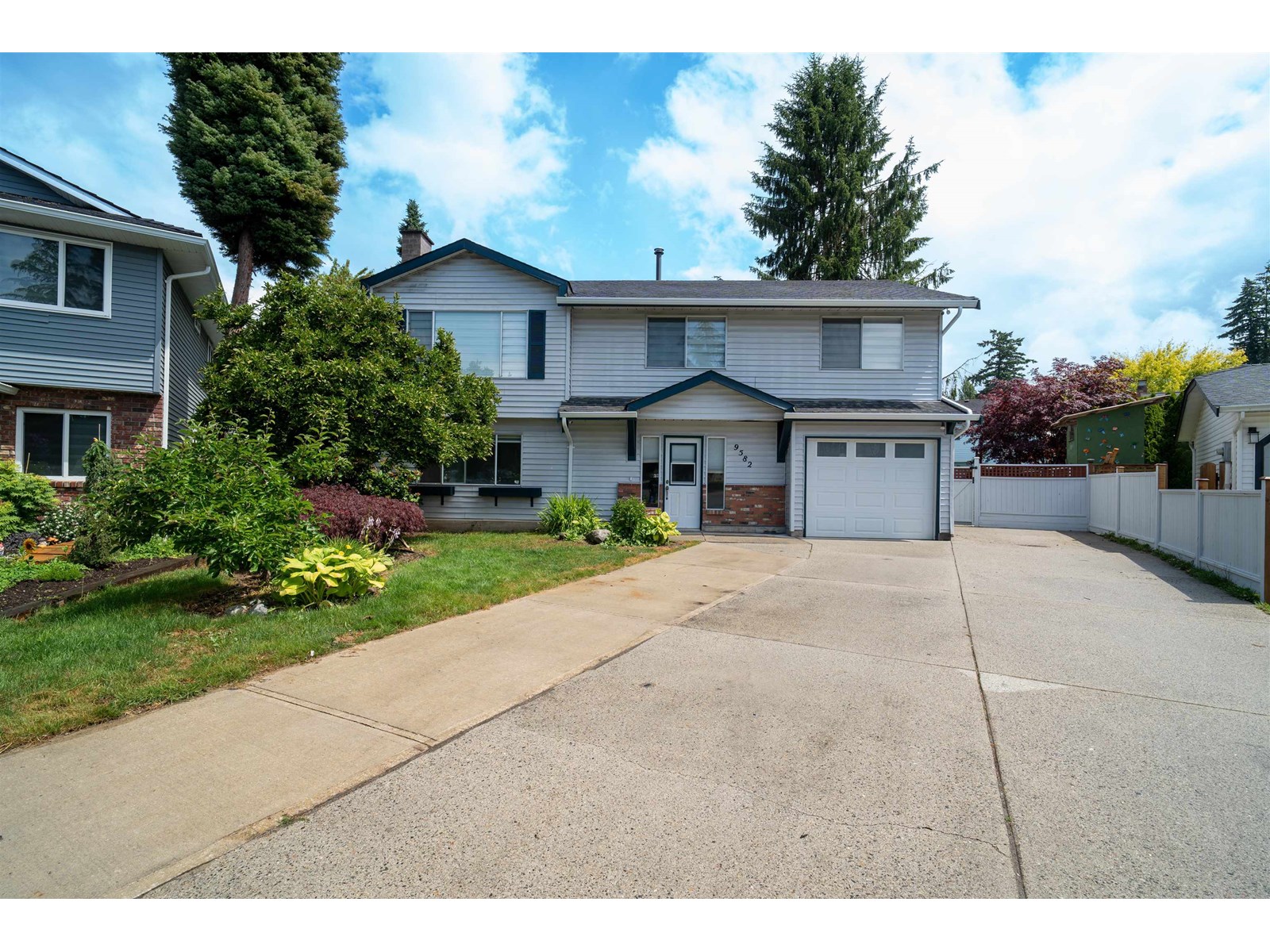 Photo 4 of 9582 212 B Street, Langley BC