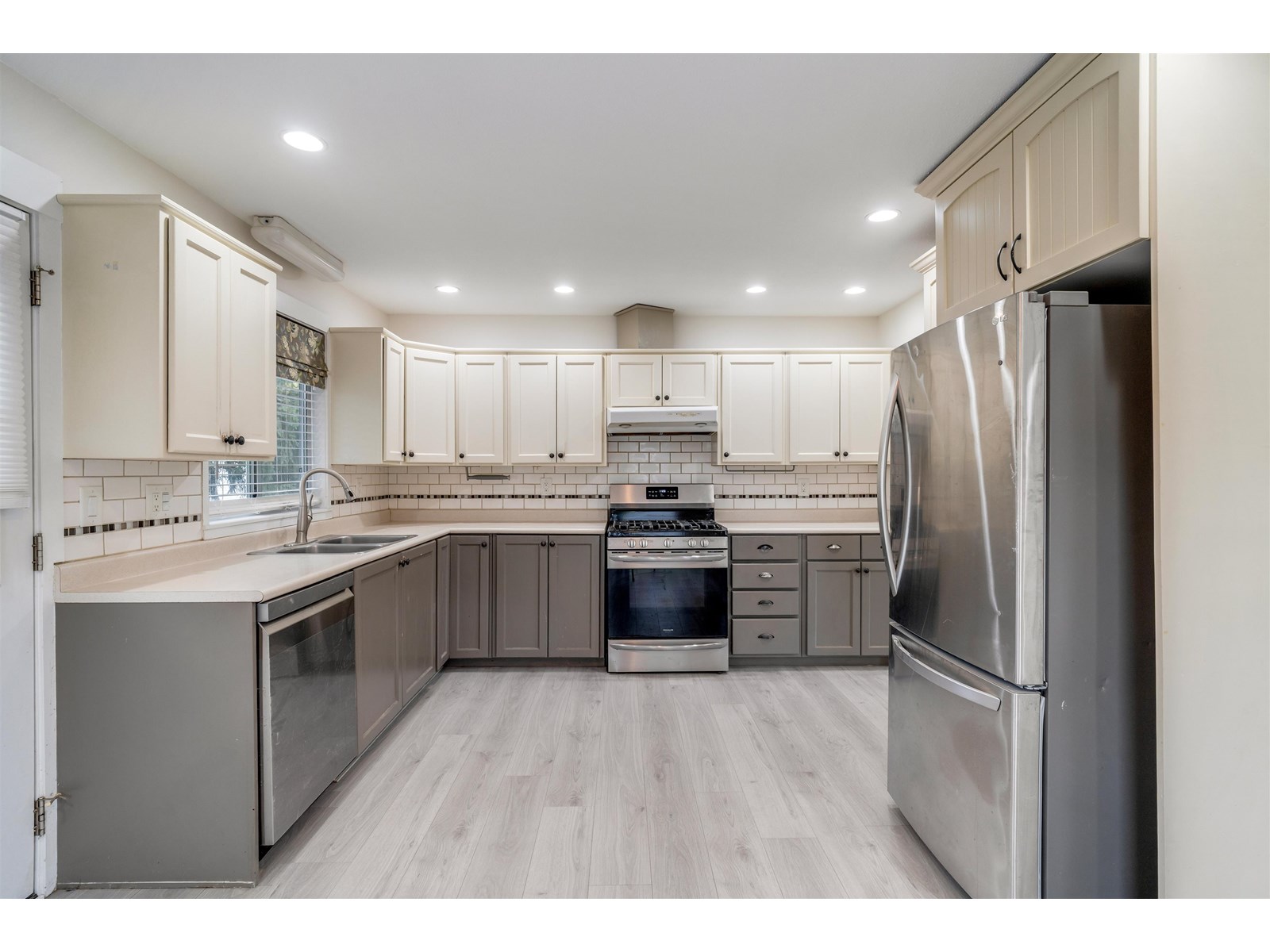 Photo 9 of 9582 212 B Street, Langley BC