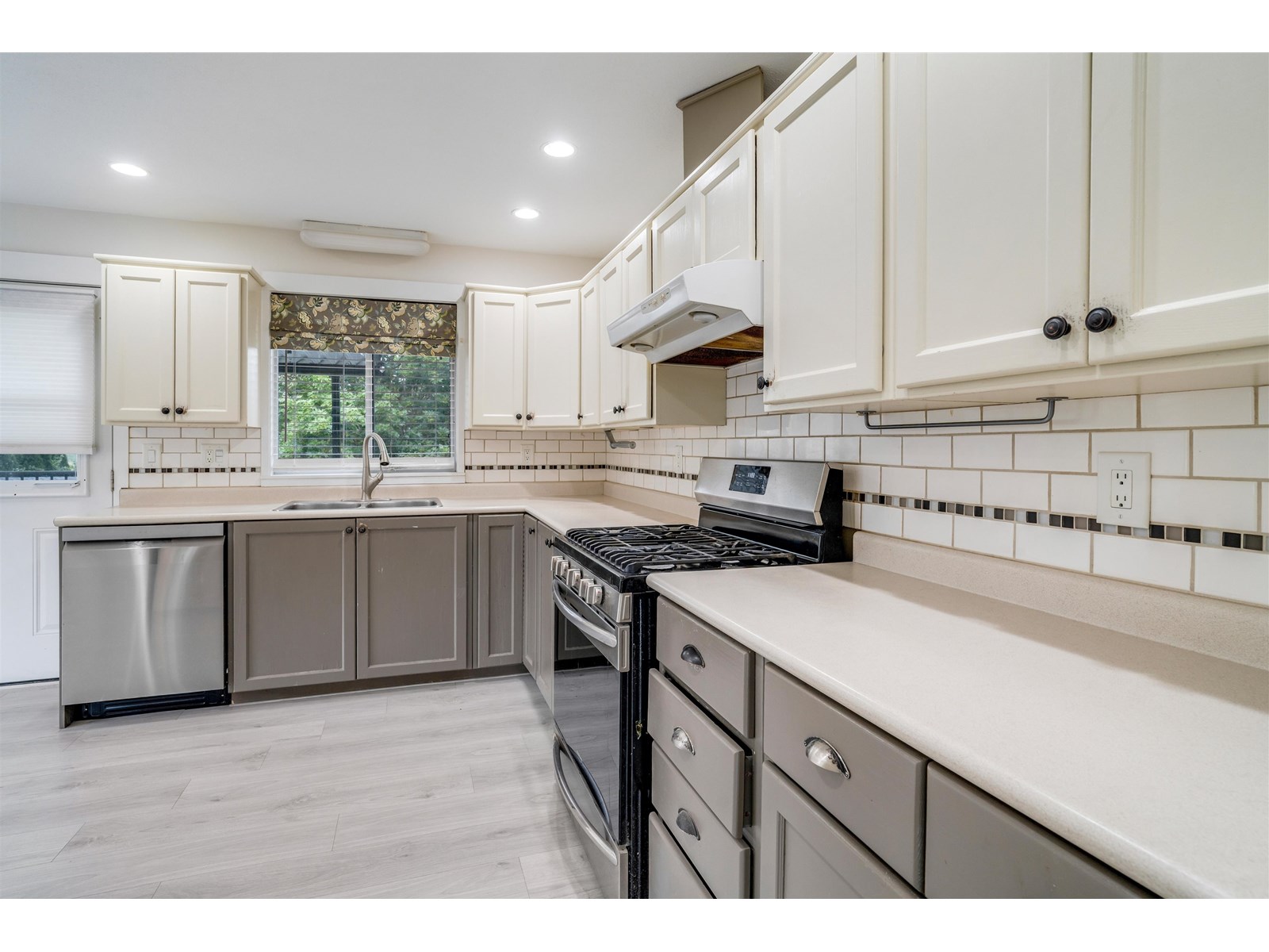 Photo 11 of 9582 212 B Street, Langley BC