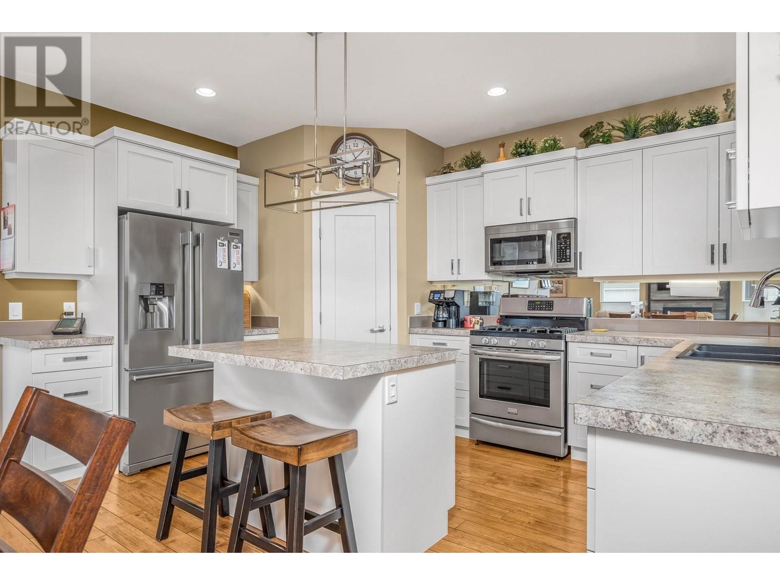 2367 Oglow Drive, Armstrong