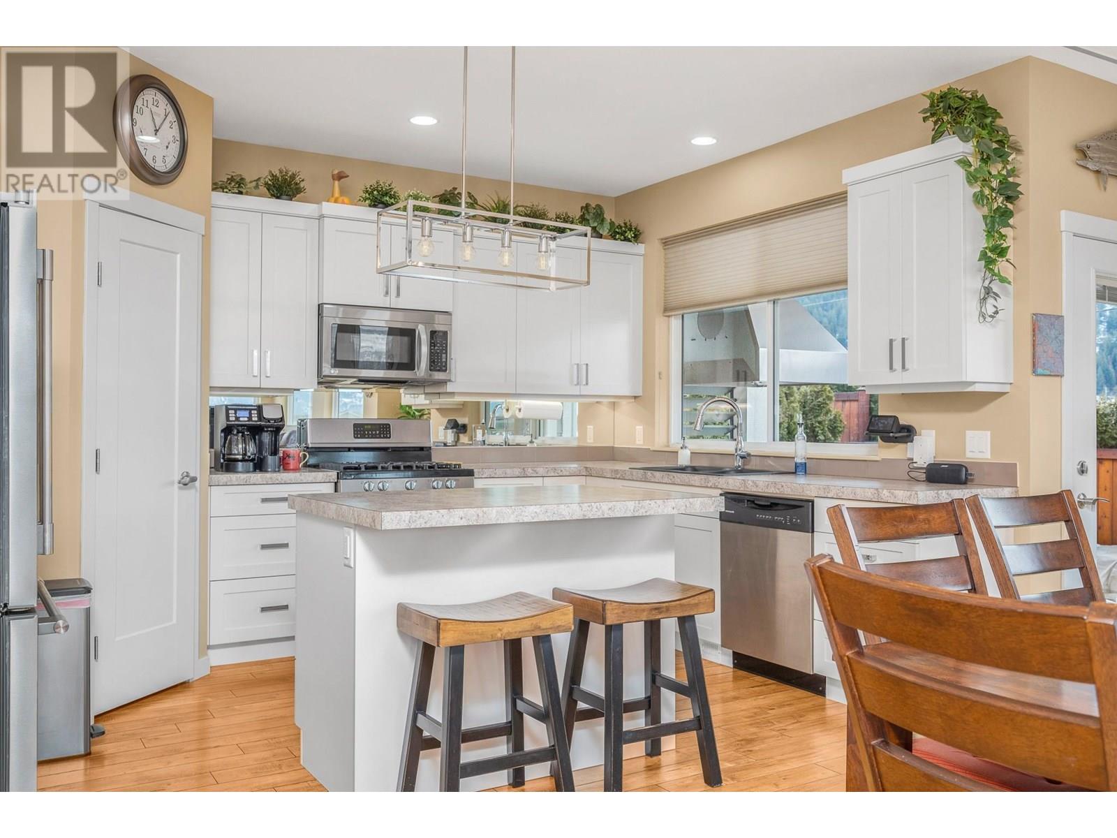 2367 Oglow Drive, Armstrong