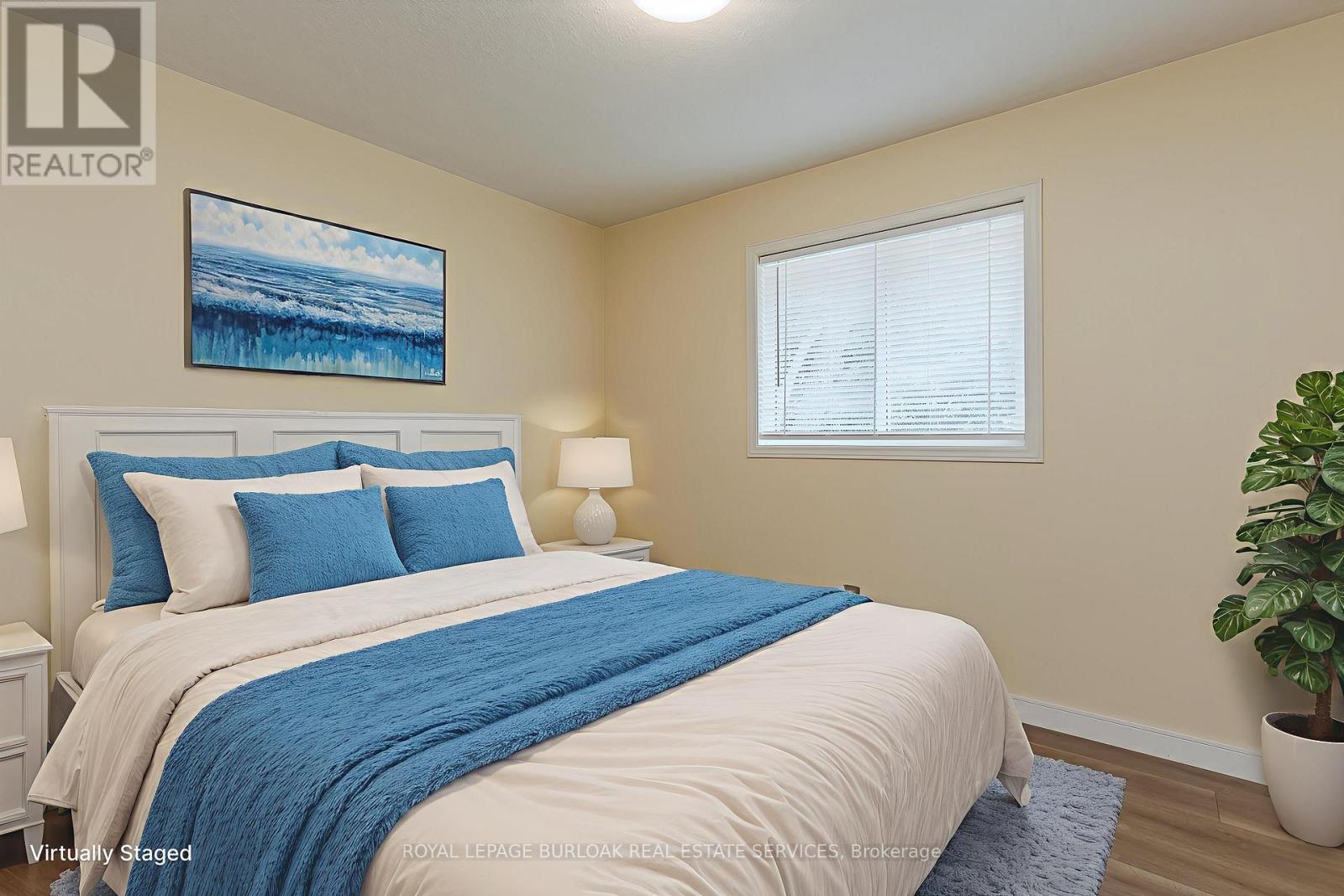 Photo 25 of 561 Phoebe Crescent, Burlington ON